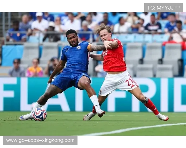 切尔西任意球套路再现经典:足球场上的巧妙瞬间